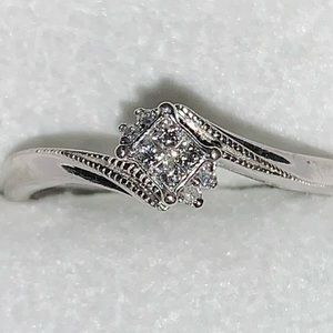 Diamond Promise ring w/2 Sapphires.